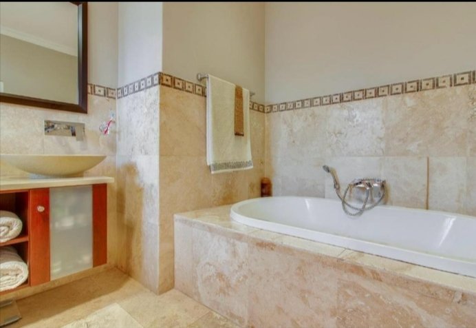 5 Bedroom Property for Sale in Deo Gracia Western Cape